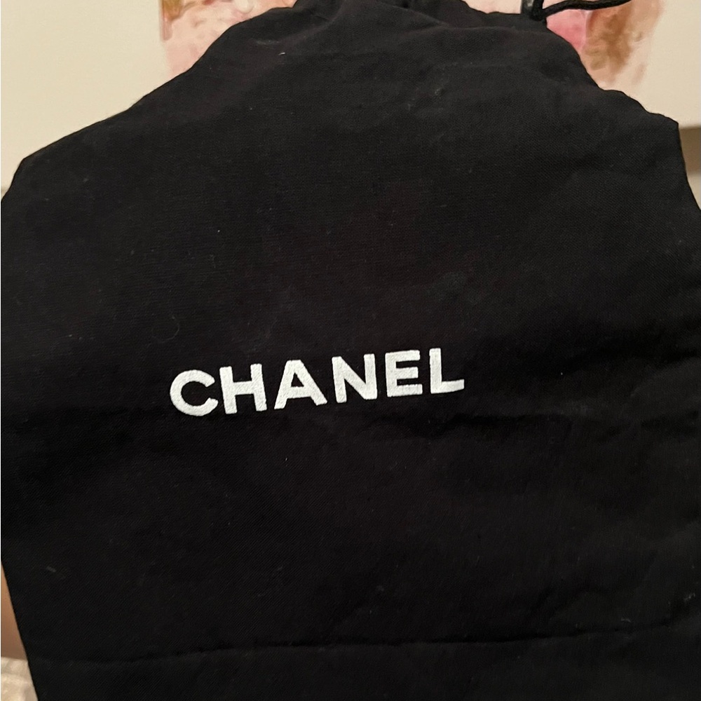 CHANEL Black Leather Belt with Gold Chain & Dangling Round Chanel Medallion - Picture 14 of 15